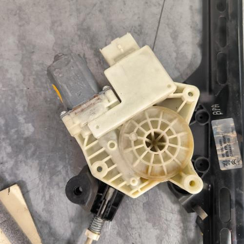 111946406-08b90bd3-bf66-4cd9-bcbe-2111a789fa66-Piece-Leve-vitre-electrique-avant-droit-9826076280-CITROEN-C4-GRAND-PICASSO-2-PHASE-1-fe2566af6b61a4b0325de2c189c67387cdc093b8fc54c4db43c84860f5d69db9_m.jpg
