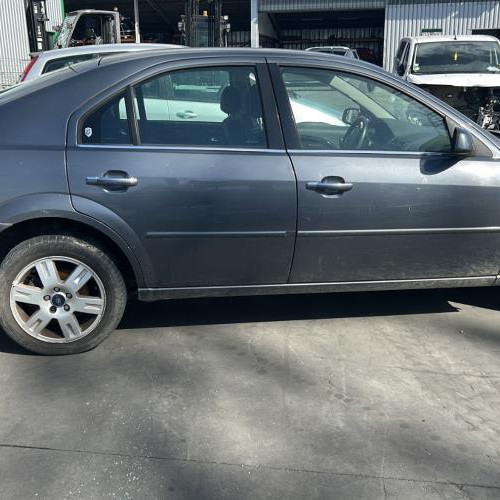 Vehicule-FORD-MONDEO%25202-2005-85fa51ff18bf7a9c014349dc0a546ce1c9d2efcdfb0ba104cca3e46e09c99577_m.jpg