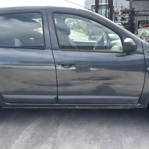 Vehicule-DACIA-SANDERO%25201-2009-f1fbedca7e9613f1613d88071725da362e270a26bdb0c38dd67d5438e83bc843_m.jpg
