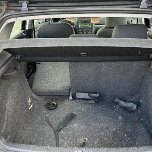 Vehicule-VOLKSWAGEN-GOLF-5-2006-52d40925dde8253a4c368221b0a440fd4f85b3c00176c861f27096c3cbe3c518_mtn.jpg