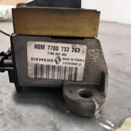 112270050-a6aa5d53-f243-48e2-b7f0-02f2322bfb5c-Piece-Bobine-allumage-7700732263-RENAULT-CLIO-1-PHASE-2-1b2c5c34c100491ab712288e3f63432230dcaec891e8302299427cc527b2e5e6_m.jpg
