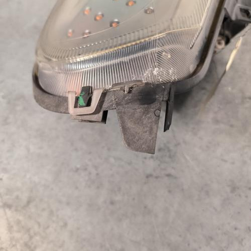 112280675-2500064a-58d8-4e0e-b37f-aa5b1661dc42-Piece-Optique-avant-principal-gauche-feuxphare-00006208K8-CITROEN-C3-PLURIEL-PHASE-1-CABRIOLET-5592a1c8fada6c080976087147a5d619e06c75ee77472a0101dd97ab4b7280a4_m.jpg