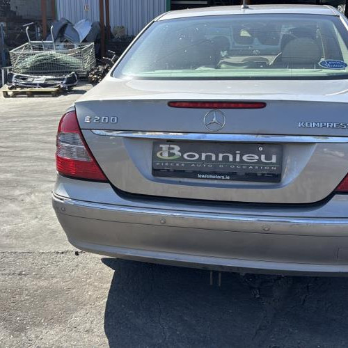 Vehicule-MERCEDES%2520BENZ-E%2520200-2008-cec3783decd354099ea68cf87270c1881b779018ce20ce65c2cd3437cddd2e43_m.jpg