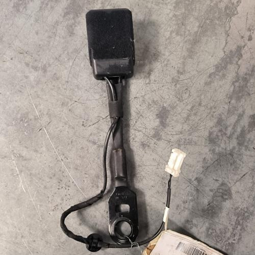 Attache ceinture avant gauche