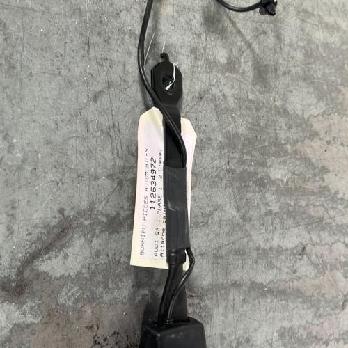 Attache ceinture avant droit