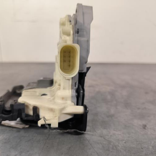112634996-cf1c1196-b53b-4ab6-8852-d12837cd0903-Piece-Fermeture-centralisee-avant-droit-8J1837016A-AUDI-Q3-1-PHASE-1-99cd1d875cd3058ca331e6fe2d0194617c6470c726274c981e77311d52f7e213_m.jpg