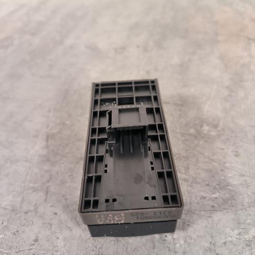 112634999-c3c3bfb7-6a3a-4ece-a294-15dc15901fd7-Piece-Interrupteur-de-leve-vitre-avant-gauche-8U09598515PR-AUDI-Q3-1-PHASE-1-9a4fa80d95c0be90b30548f25b272afe86ed4892a10dddafcacee18a132d1852_m.jpg