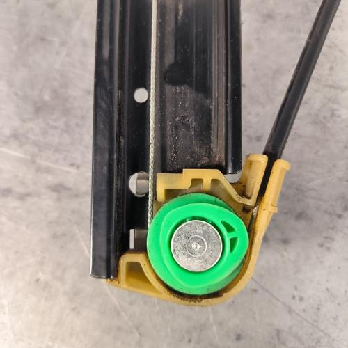 112635000-98535404-1123-473b-8ee8-03c6cf87d21b-Piece-Leve-vitre-electrique-arriere-droit-8U0839462-AUDI-Q3-1-PHASE-1-2b98ea3c8bd7840a9a3f6c3f087bf76da57046d8b30ae0d18dba9eca43dcc621_m.jpg
