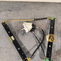 112635003-5faf630e-f2e0-4274-a7d9-bb99201e43e2-Piece-Leve-vitre-electrique-avant-droit-8U0837462-AUDI-Q3-1-PHASE-1-e8011ebe083a8731b4e0c04dc29119052db639d3e194df29e9a67bf7abb418a7_m.jpg