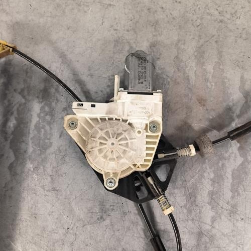 112635004-03d55a01-f1ec-4538-aaaf-b60c47c9c918-Piece-Leve-vitre-electrique-avant-gauche-8U0837461-AUDI-Q3-1-PHASE-1-3aa5063f2c462002f4bfca9b51b857d2d118c57af42ce2d8a0bcd9bdd35a8baf_m.jpg
