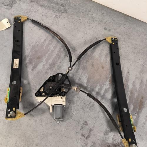 112635004-d0725ebd-dbe1-4f49-ac1e-a28d39649bbd-Piece-Leve-vitre-electrique-avant-gauche-8U0837461-AUDI-Q3-1-PHASE-1-5b71baaf5acca3505b4c36333b28aaea2ee3e532ee5c43ae5b17697fd20b8246_m.jpg