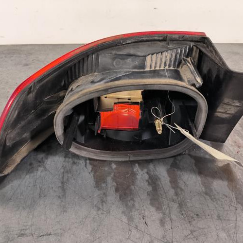 112697691-7e7b0b57-99cf-4560-b0d7-7da9fc3e525d-Piece-Feu-arriere-principal-droit-feux-8200002474-RENAULT-LAGUNA-2-PHASE-1-874a3a2225ec58e9bc7d81c0a9c9521e3db4acb2ac6064ce22aaae0b632c4798_m.jpg