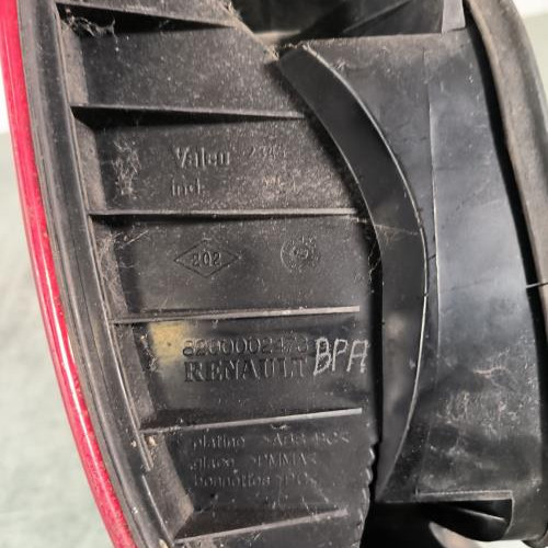 112697692-7b9af5e2-dd1f-4029-8b5f-75d207502028-Piece-Feu-arriere-principal-gauche-feux-8200002473-RENAULT-LAGUNA-2-PHASE-1-5a7b4219c147bd2427b8536a550068c327208d0c85bf7cfa1cc2b2f1c345fed8_m.jpg