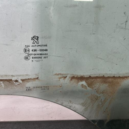 112699782-643b7a77-916b-4441-a9a0-ac6f2bd0f8b7-Piece-Vitre-arriere-gauche-9678175180-PEUGEOT-2008-1-PHASE-1-32cd912e6afb0913eb811d1d14eae996d632553cc793c63d3a98950510986a7e_m.jpg