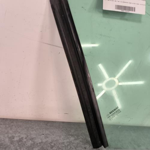 112823824-a4b8b953-7067-4af9-aacf-58dffae92eb6-Piece-Vitre-arriere-gauche-RENAULT-MEGANE-2-PHASE-1-CABRIOLET-e445e3e378a2d0ec3e47e7fa18747a664ad1b9ff03d834c6289be8c563341945_m.jpg