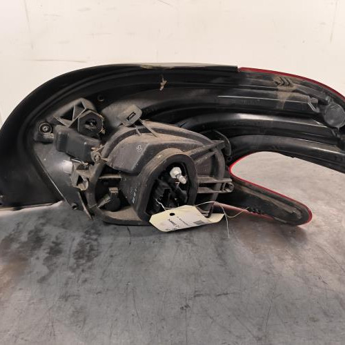 113161078-28ea5958-6e7b-481b-b082-1b371859e603-Piece-Feu-arriere-principal-gauche-feux-9825601280-PEUGEOT-208-1-PHASE-2-82b5ca91c7e4d57d19aed898a1d314b5a02cc35fbf57684f4ba879a5e002d331_m.jpg