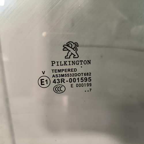 113161129-77f37e23-87a7-4280-a79e-f8b0eab7f710-Piece-Vitre-arriere-gauche-9676399780-PEUGEOT-208-1-PHASE-2-2a74f93faa77efe2aa06428262ef2aaea3fe11378c73e6b6f9fb26f3582440e4_m.jpg