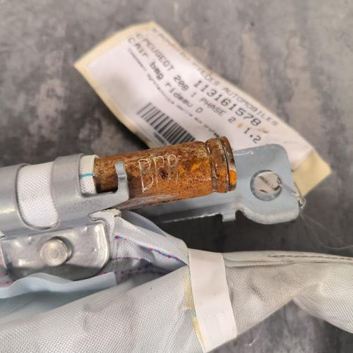 113161578-bde16c19-ad07-450f-8aee-4b3744939114-Piece-Air-bag-rideau-droit-9804092280-PEUGEOT-208-1-PHASE-2-be63af16c2ca7ce2fb0e6dbbb07d8eae164e37f02405d2024a73faaa0d8e6fb3_m.jpg