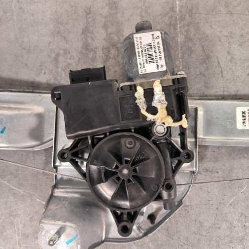 113161588-67e2cc6e-fab6-4067-a741-dfe2b598fad9-Piece-Leve-vitre-electrique-avant-gauche-9816402180-PEUGEOT-208-1-PHASE-2-53e3cc9bff6cb22e7d86594947f8cdfd55d6c93ece6403925d2d4a75da20a843_m.jpg