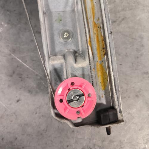 113161588-bdd1c572-4c52-43b8-aeac-f7202d1db839-Piece-Leve-vitre-electrique-avant-gauche-9816402180-PEUGEOT-208-1-PHASE-2-17f13da0fc3cd32c39c5e542c9c5d9ecf73815516cadaa7d7d45a1404f6c2298_m.jpg
