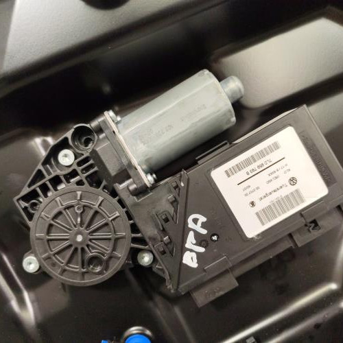 113207661-14fd1e49-04b7-4462-a258-df9984c8490e-Piece-Leve-vitre-electrique-avant-gauche-7L0837461F-VOLKSWAGEN-TOUAREG-1-PHASE-2-e7ae865c8f9235c49285b414e41410c2bafc63e2a3632b227c5573992fd894b8_m.jpg