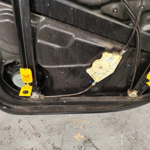 113207661-61be392f-165d-4a49-b90e-f3d25e3f216b-Piece-Leve-vitre-electrique-avant-gauche-7L0837461F-VOLKSWAGEN-TOUAREG-1-PHASE-2-e1e329490508ba1e2202985ce02767cf5821cc8f974a7dbcaa350164da0f6993_m.jpg