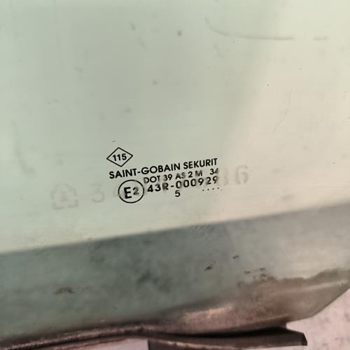113224552-ca300fee-2e8c-4c45-a757-f835b1af4031-Piece-Vitre-avant-gauche-7701470545-RENAULT-KANGOO-1-PHASE-1-86711cab9d155d243343d54003a594cb70669fd1ced9065760acc1dd0998e032_m.jpg