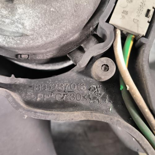 113539799-1e86d9a1-07c9-4e16-9b48-64945ea9baec-Piece-Ventilateur-eau-00001250F8-CITROEN-XSARA-PICASSO-PHASE-2-7a9fb98b7a2e0e6d33b89d7e42c0eb13a9324948b91f3569d2513eb9e9b403d1_m.jpg