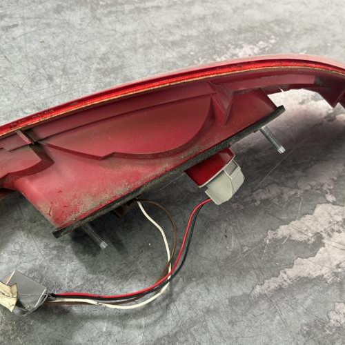 113612293-43a685a9-bb3f-4225-9359-01de1caf3f5d-Piece-Feu-arriere-secondaire-gauche-feux-1704954-FORD-FOCUS-2-PHASE-2-CABRIOLET-01b2ce25e37238a7ed230a67a9743c87b86fc8f209c6549c7f8026afcb729863_m.jpg
