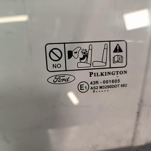 113612328-b9c3b4c7-5c99-4613-8dd7-30fe5ef68dd5-Piece-Vitre-avant-gauche-1429221-FORD-FOCUS-2-PHASE-2-CABRIOLET-713bf192fc41343bc44d48ccc927535b7224e0a0ad7b0e4a2c92f087c3a3d0ad_m.jpg
