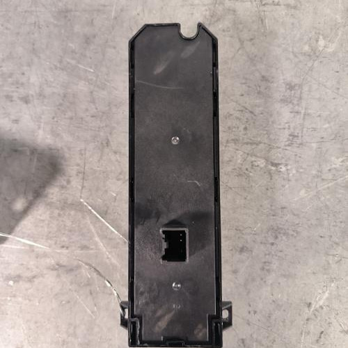 113613473-ec65af0b-3b3b-4b5c-9a5b-cd637d758427-Piece-Interrupteur-de-leve-vitre-avant-gauche-1483983-FORD-FOCUS-2-PHASE-2-CABRIOLET-cdc714b31f0ed467885ffe1c2dd24cf9bcde6803fce9c8894f2bf58397f2c268_m.jpg