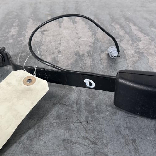 Attache ceinture avant droit