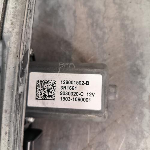 113945590-7a304001-636b-4d16-9361-ec20a1f9936b-Piece-Leve-vitre-electrique-avant-gauche-807018534R-RENAULT-CLIO-4-PHASE-1-BREAK-14cd9b271898d57b5f2ef6bfa7659e1773b9b5db3e50787fc9a9a84cd08fa021_m.jpg