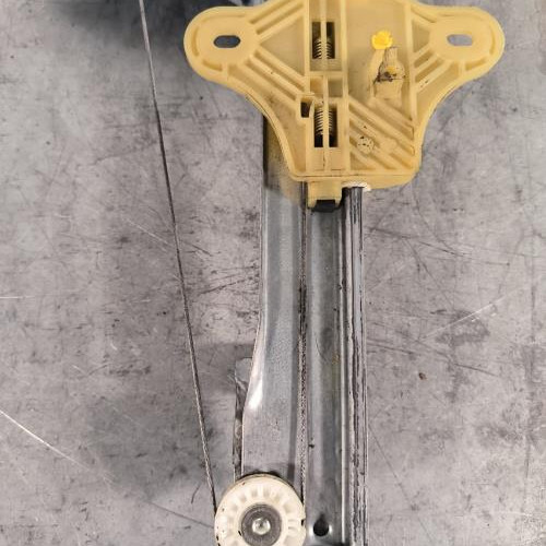 113945590-9c845c1b-854b-482d-9691-9f266470bc32-Piece-Leve-vitre-electrique-avant-gauche-807018534R-RENAULT-CLIO-4-PHASE-1-BREAK-40beddbe71aaaed43ee55b6b4038e045b31085c4769750de8bc6373b1605df46_m.jpg