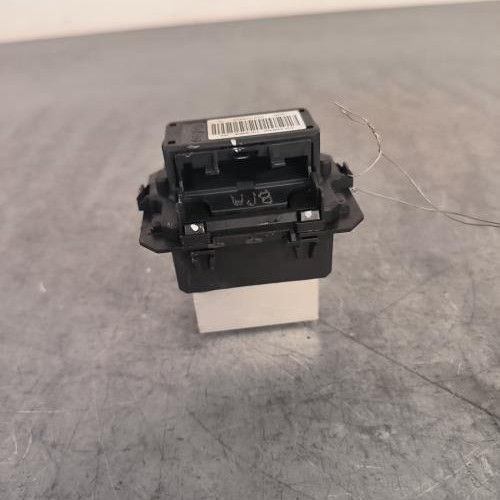 113945894-ea4f64d6-e9f1-41ab-9744-3140d39fbaa1-Piece-Resistance-chauffage-7701209850-RENAULT-CLIO-4-PHASE-1-BREAK-ba9c2a4341f303c642f4c35c2601327b6cf1806b44907cde1db13a0896496a69_m.jpg
