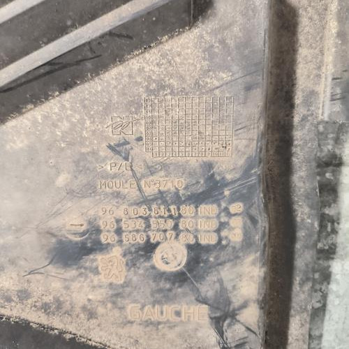 114359063-9214388b-51a5-4e3f-9697-e1c91f6632af-Piece-Pare-boue-avant-gauche-7136ER-PEUGEOT-307-PHASE-2-ab6efafd69d5118f9c2596674ee6811eb1521d110a06cc18390abf238ec81f1f_m.jpg