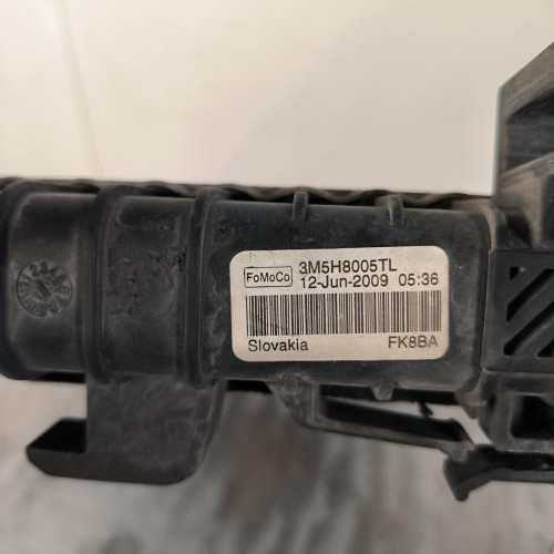 114586007-d06561b3-6089-49f2-bc45-96ad0724fadb-Piece-Radiateur-eau-1357325-FORD-FOCUS-2-PHASE-2-CABRIOLET-3d473088bbfc5b6ce3c9f4eabce08ee29e194747d154dc19f2d857cc3984d4fa_m.jpg