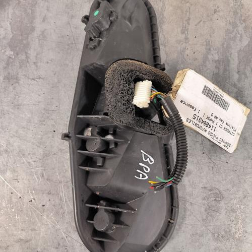 114804315-16feb608-169c-4839-ae6e-1be0781867fc-Piece-Platine-feu-arriere-droit-0000634681-CITROEN-C1-1-PHASE-1-26dea374ff1c2bef71a9812cef7e41663f01bb2cacf7b71b88eb5b90c3d76446_m.jpg
