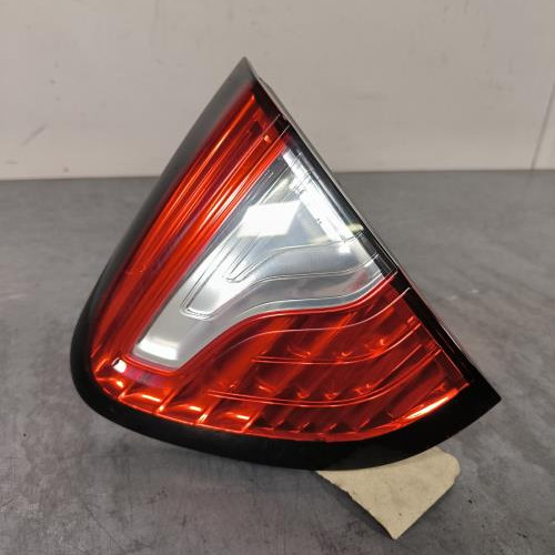 Feu arriere secondaire droit (feux)