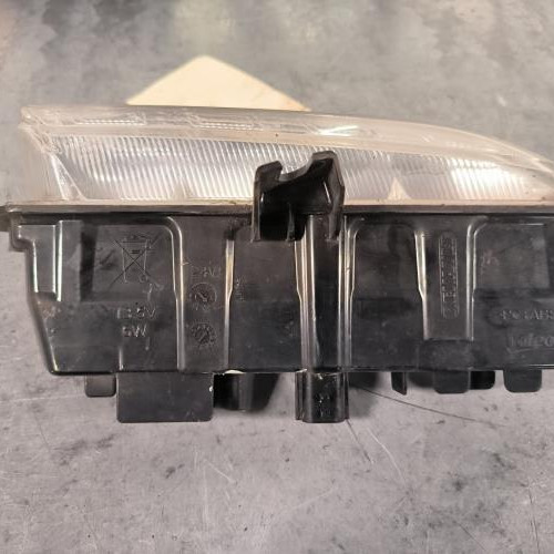 114876585-ad57f3af-c081-4b4f-a9ba-bbc65cc30f61-Piece-Feu-diurne-avant-gauche-RENAULT-CAPTUR-1-PHASE-1-417ca89e7573646e2bc1eca1ca58771579e81de6fe791aec48d316786ab2ab00_m.jpg