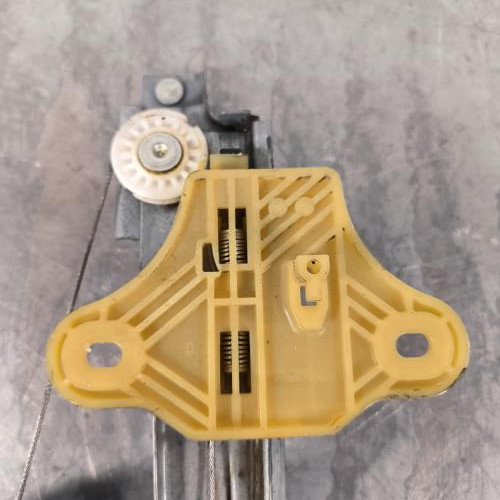 114877649-18796a31-3096-4024-a979-a8a5f37c464a-Piece-Leve-vitre-electrique-arriere-droit-827009380R-RENAULT-CAPTUR-1-PHASE-1-ab4d6a8cc314ad351c0837876f43257acaa8602443c108efe4a372b752e1994f_m.jpg