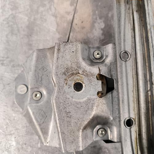 114877649-105868a3-2541-4012-b483-91f351f6b24d-Piece-Leve-vitre-electrique-arriere-droit-827009380R-RENAULT-CAPTUR-1-PHASE-1-96d7fbed54acc207e0ed08f84e7fe4ec65ae7f3a3509f76732c7335376c04662_m.jpg