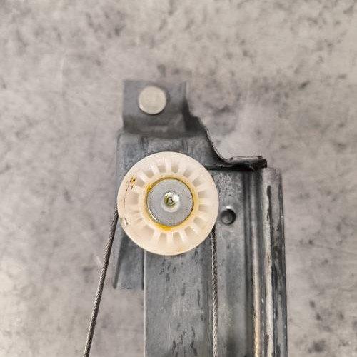 114877651-5d784955-99ec-4037-ad1d-1073363bfded-Piece-Leve-vitre-electrique-avant-droit-807200713R-RENAULT-CAPTUR-1-PHASE-1-7743fb6efc497cd9bb58456662fa111e444ec08c89fb3a6de8535a72af8bef15_m.jpg