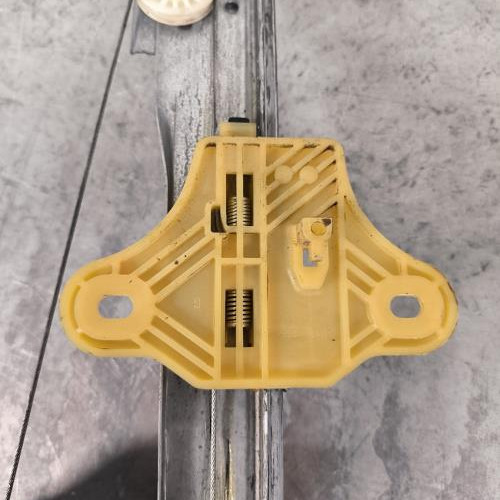 114877651-36003c63-b8d3-4ed6-9f0d-5ea447533c02-Piece-Leve-vitre-electrique-avant-droit-807200713R-RENAULT-CAPTUR-1-PHASE-1-c3340269e970b00ae6bfd2a3d48142cf736709e84c9d4e68403f37b2e73d97a3_m.jpg
