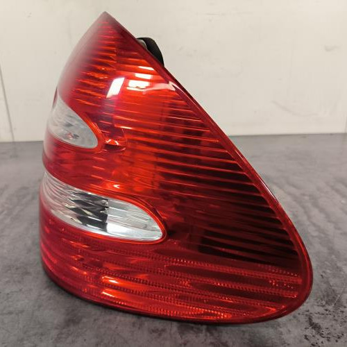 114883928-d1a548a4-ab51-4149-9546-f43b0b311ed9-Piece-Feu-arriere-principal-droit-feux-2118200664-MERCEDES-CLASSE-E-211-PHASE-1-45b19223ef09d802926828e4342eea7381ea1bb445dd1bc869ed63b36522e562_m.jpg