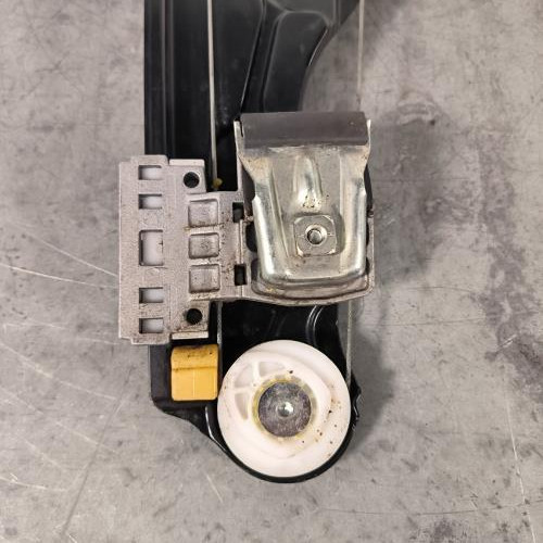 114887023-bc752b21-c14f-4672-a225-20ea27afe478-Piece-Leve-vitre-electrique-arriere-droit-2117300446-MERCEDES-CLASSE-E-211-PHASE-1-b2effd3be900cd7d434082481e85cddf8722101ffcd6e41b475603106ecbeaaa_m.jpg