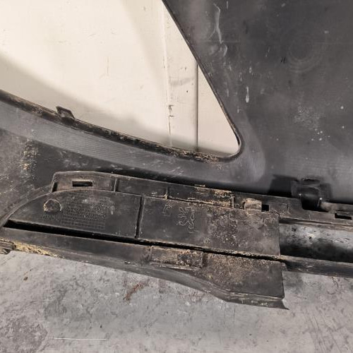 114940537-1f0614a7-0926-41f3-b602-9f01c7743404-Piece-Calandre-7804R7-PEUGEOT-c07374ddf5f0c118aadafb29b50583030e1f2fa750d71626381f0d7988c0c08c_m.jpg