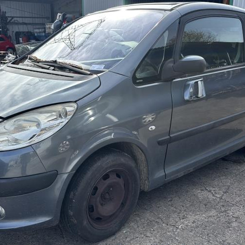 Vehicule-PEUGEOT--2005-d902008aa680243b26d05daa5dbd40bbab33ef4c3c83eb52e1c4a1ba12ef0a07_m.jpg