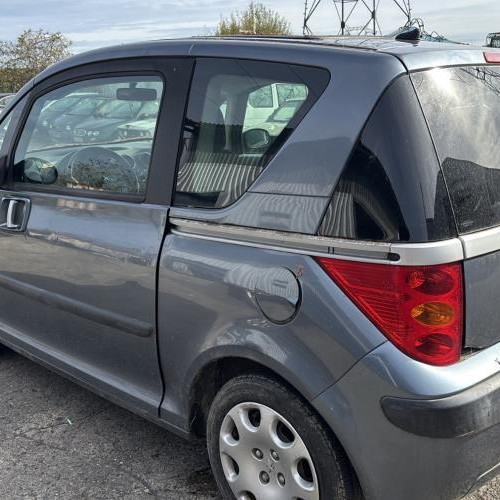 Vehicule-PEUGEOT--2005-4e009b04e7a02026cedc6694652295f4f1a868b229f3912642db9c8b3f735435_m.jpg