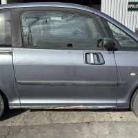Vehicule-PEUGEOT--2005-fcddae5c578fb5526b87f71cf7332dbf4b409da4725f9e22cebbb00481bd8959_m.jpg
